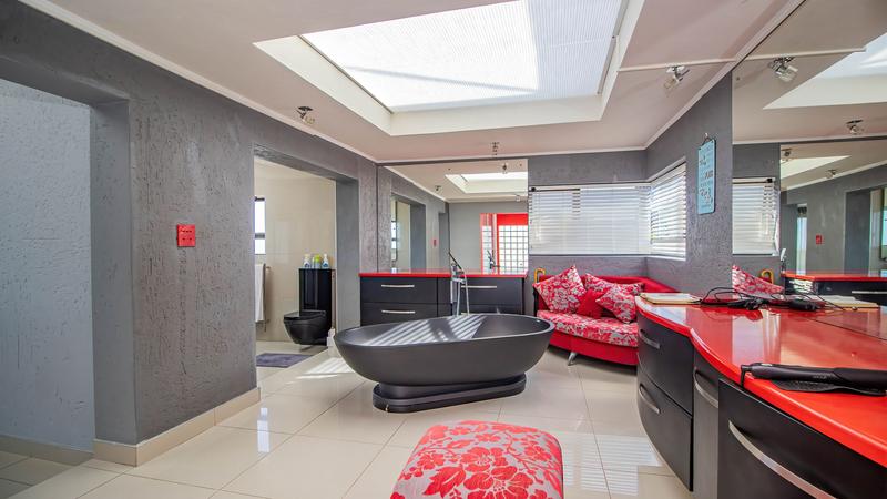 6 Bedroom Property for Sale in Dana Bay Western Cape